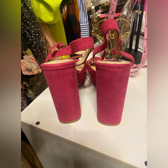 Wild Diva Fuchsia Block Heels Size 6.5 - Picture 5 of 6